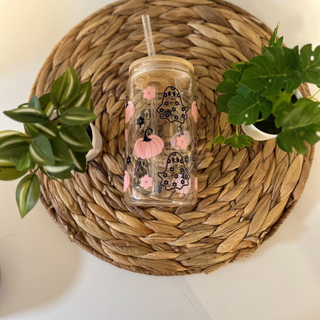 Verre à café glacé avec mignons fantômes au design floralVerre à café fantômes floral, Tasse en verre fantômes d'Halloween, Gobelet marguerite et fantôme