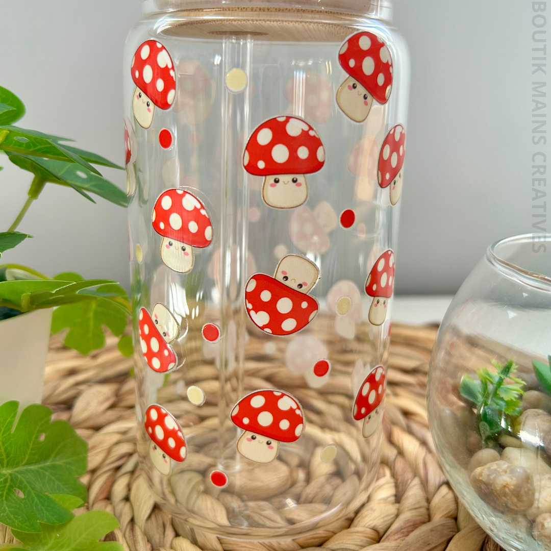 Verre à café glacé avec motif champignons