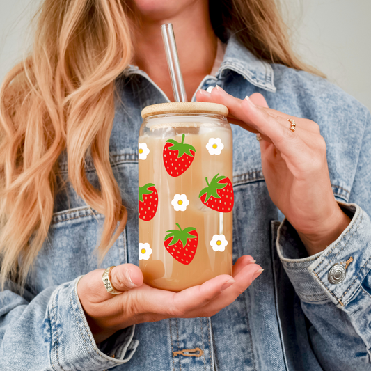Verre à café glacé avec motifs fraises