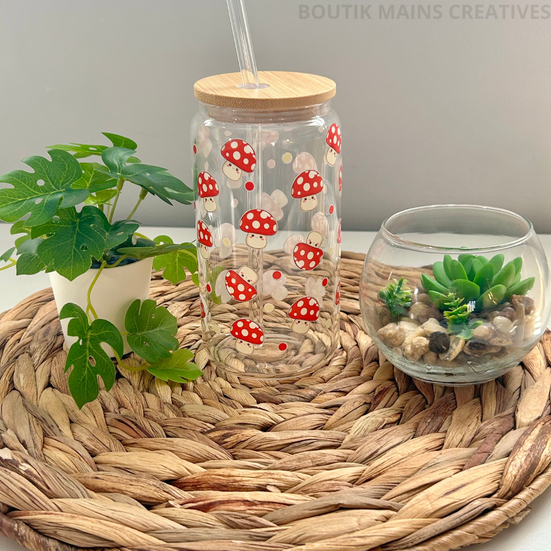 Verre à café glacé avec motif champignons