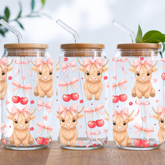 Gobelet en verre clair avec couvercle en bambou hermétique et paille en verre, motif mignonne vache Highland.