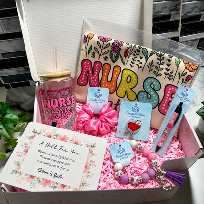 Coffret cadeau personnalisé pour infirmière avec verre NURSE Life, sac , stylo, porte-carte, porte-clé et choux à cheveux .