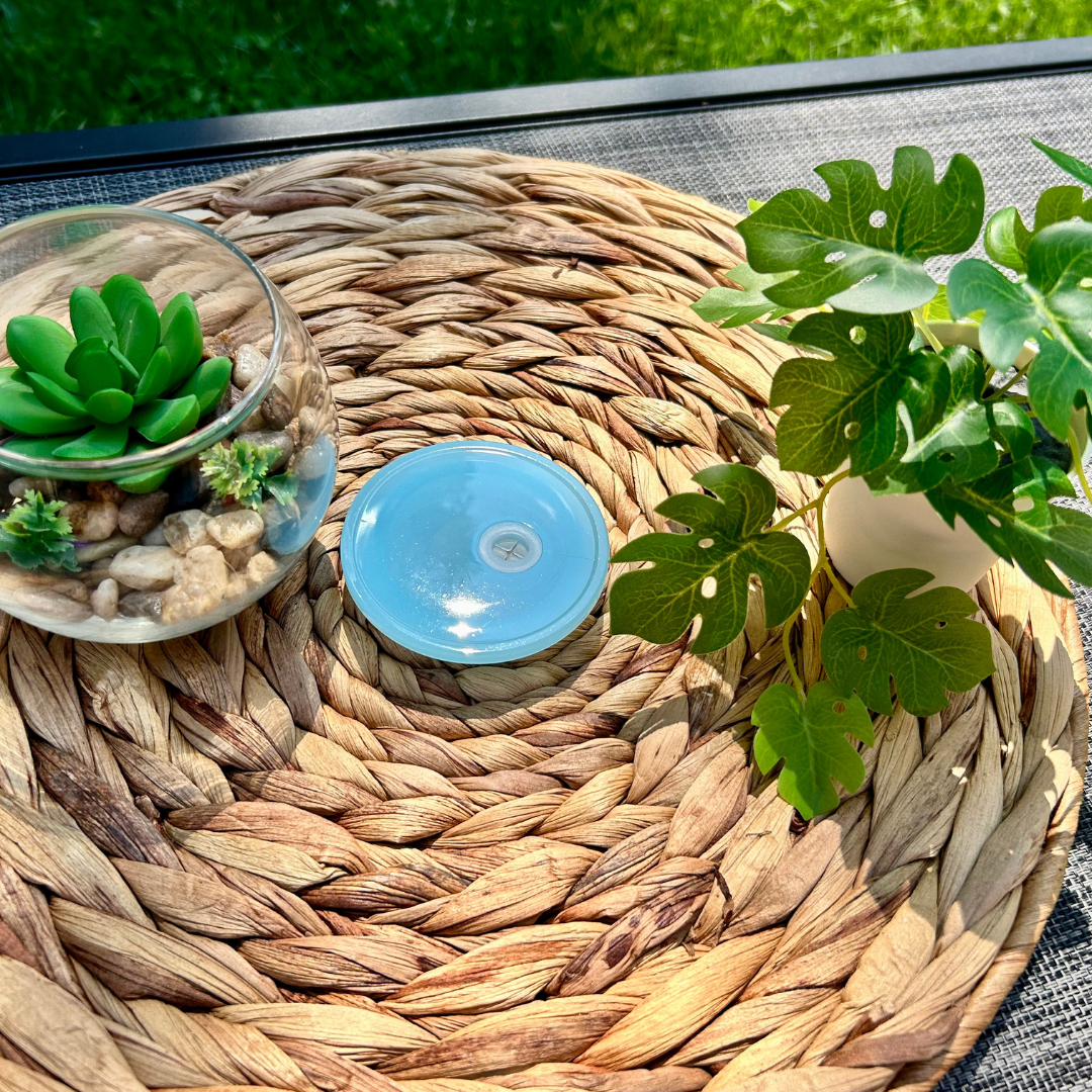 Couvercle en acrylique pour verre 16 oz, couleur bleu.