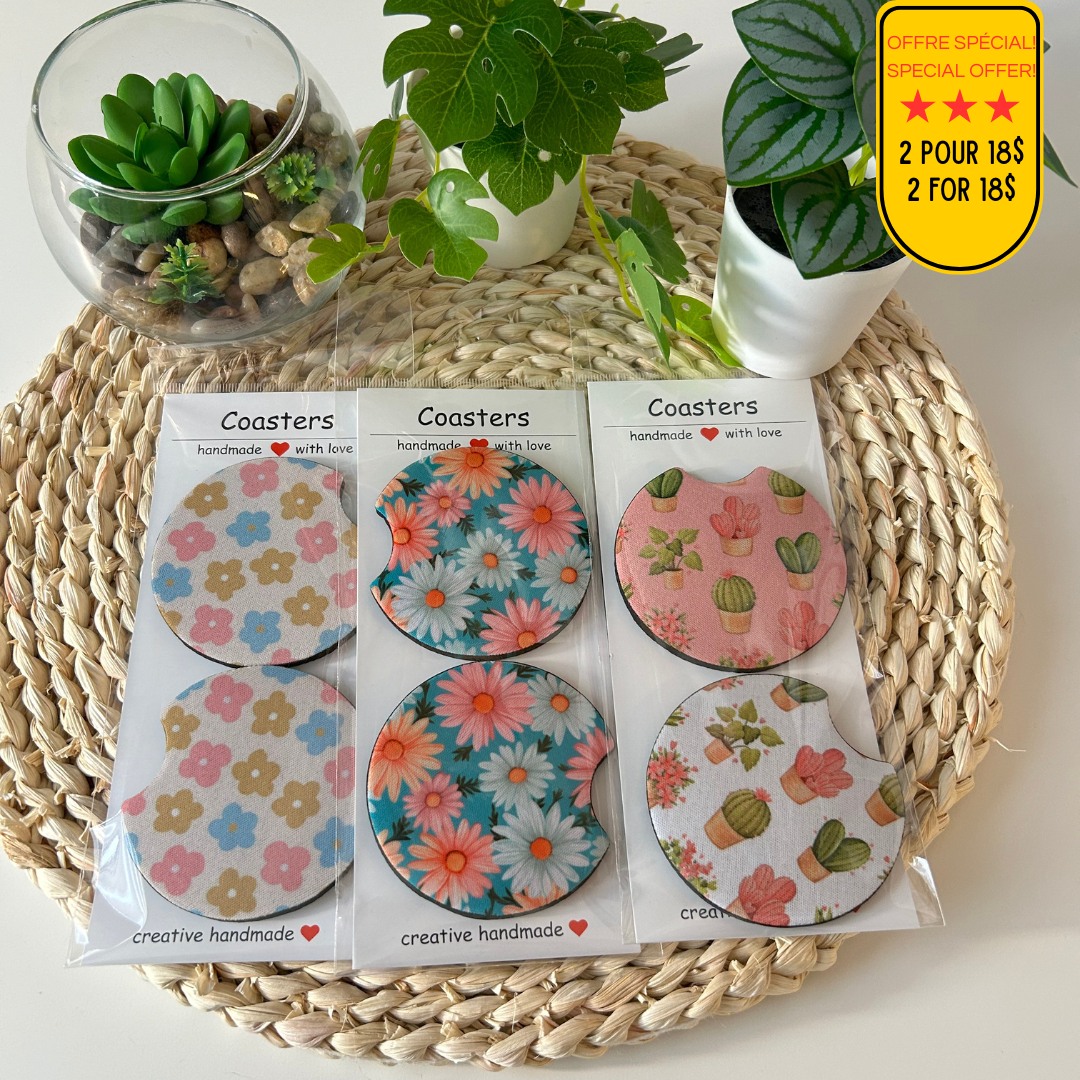 Collection de sous-verres pour voiture en néoprène avec motifs de fleurs colorées, marguerites et cactus.
