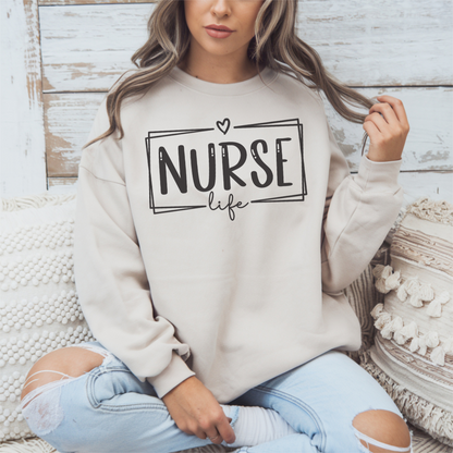 Sweatshirt unisexe  sable  avec imprimé Nurselife, en  tailles Small à 2XL, Boutik Mains Créatives.