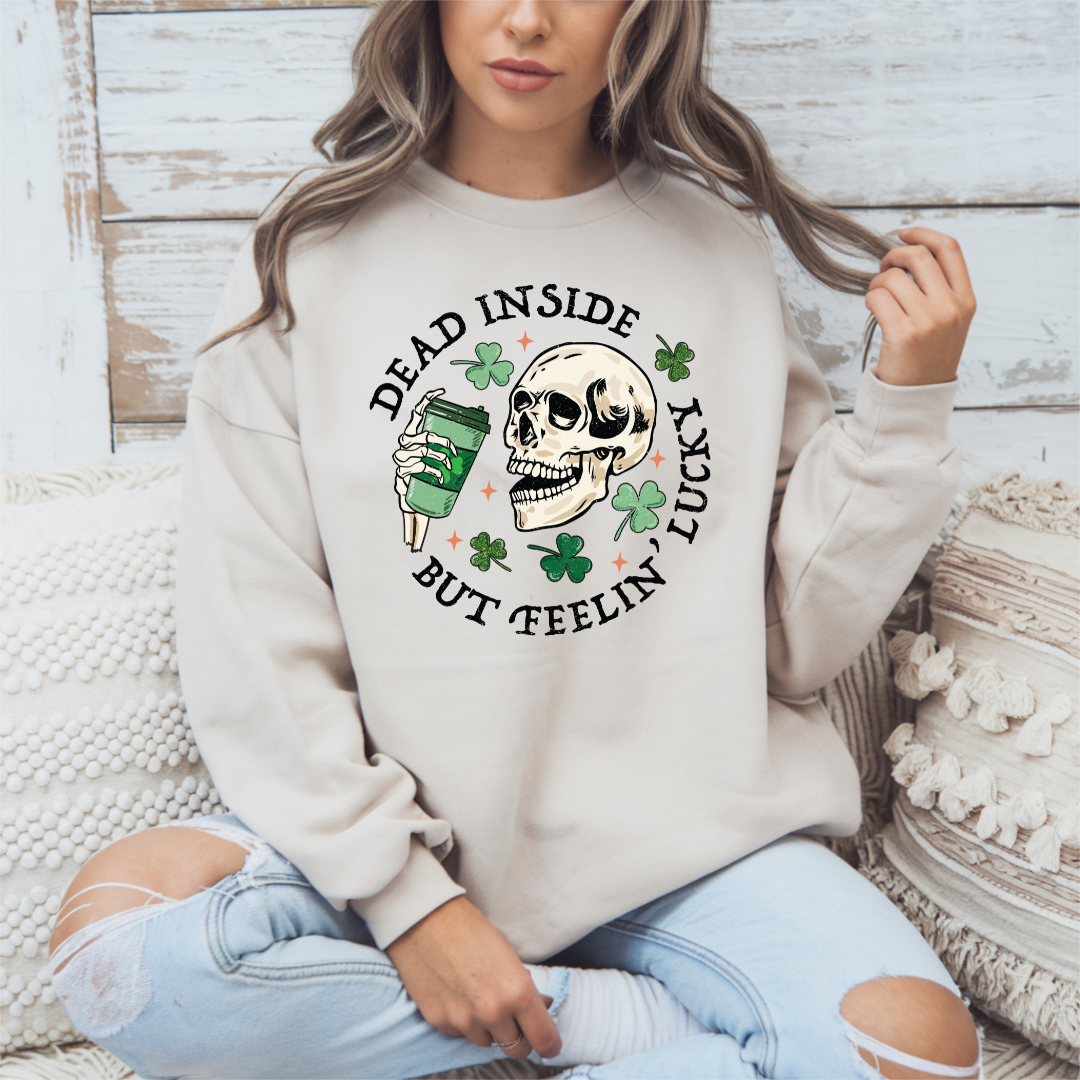 Sweatshirt Gildan sable design St-Patrick et phrase humoristique Feelin' Lucky 