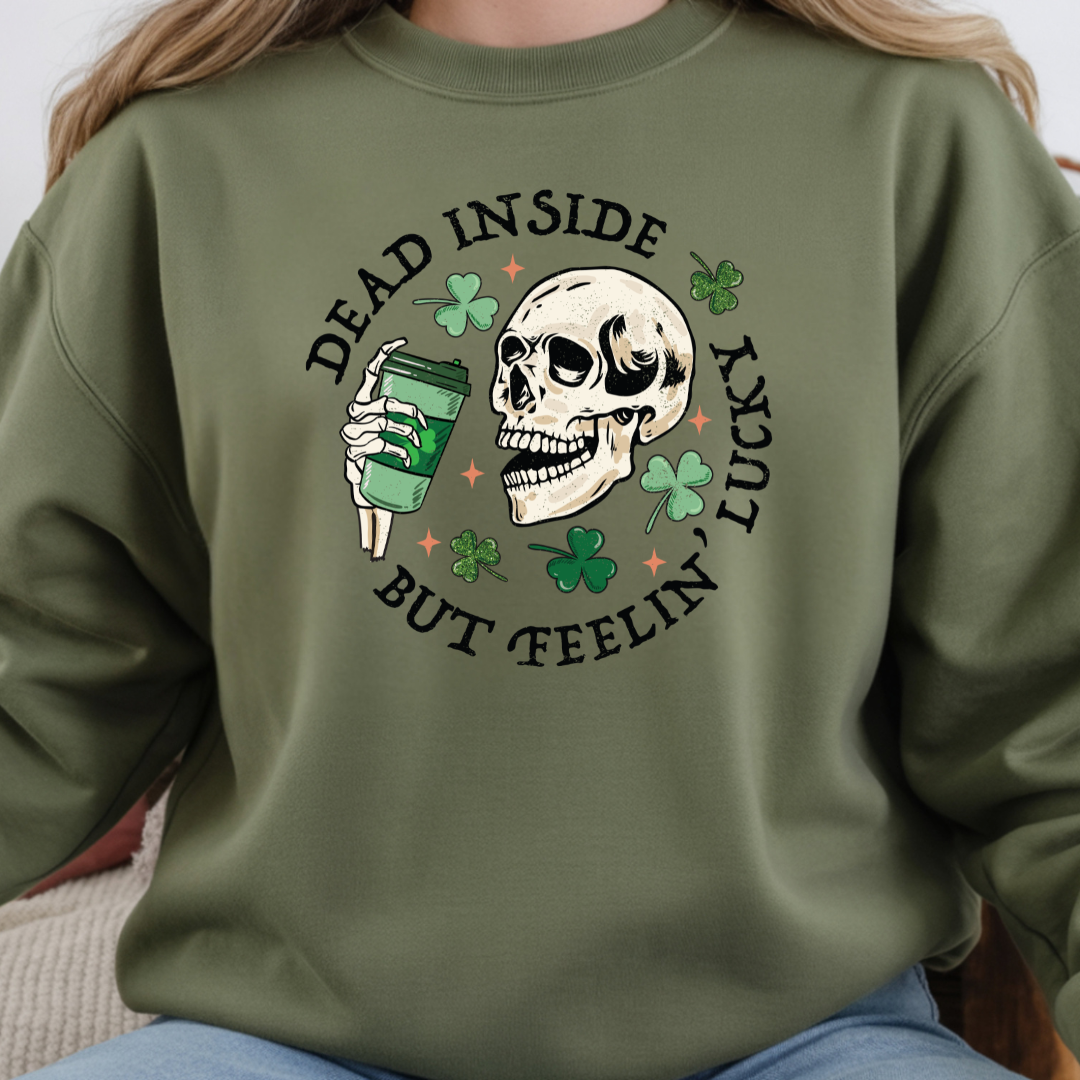 Sweatshirt Gildan Vert Militaire design St-Patrick et phrase humoristique Feelin' Lucky 
