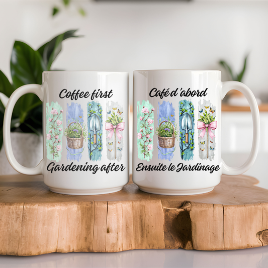 Tasse en céramique , blanche, 15 oz pour amateur de jardin avec outils de jardin et plantes illustrées.