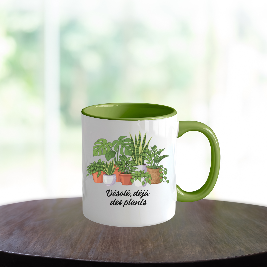 Tasse plantes posée sur une table lumineuse, ambiance nature et jardinage