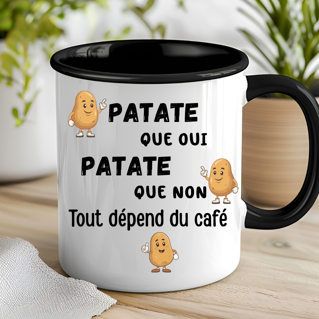 Tasse humour café posée sur un bureau, parfaite pour les matins difficiles