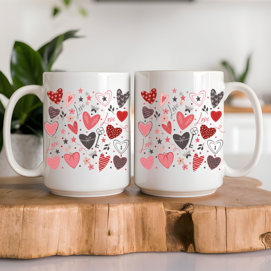 Tasse romantique en céramique blanche avec motif de cœurs, idéale comme cadeau de couple ou Saint-Valentin