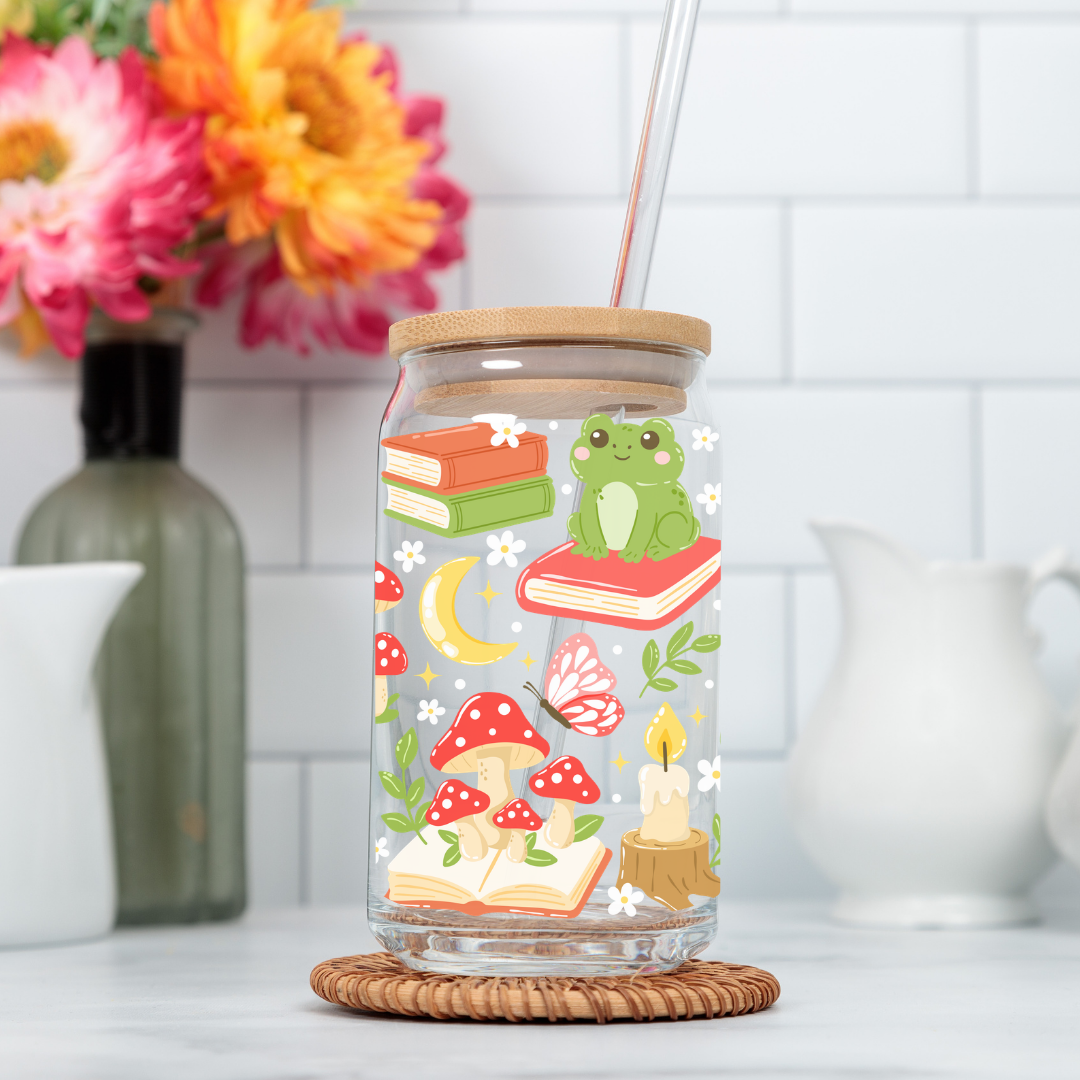 Verre Libbey 16 oz montrant des grenouilles qui lisent des livres et des champignons, impression UVDTF.