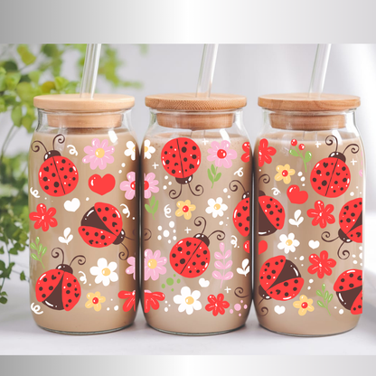  Verre Libbey 16 oz pour un café glacé, mettant en valeur le motif printanier de coccinelles et fleurs.