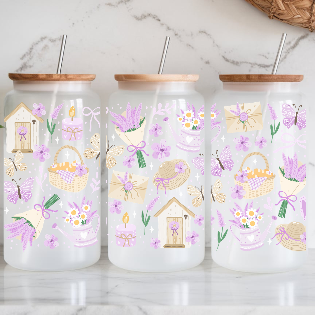 Verre transparent 16 oz motif floral lavande incluant couvercle hermétique en bambou et paille en verre.