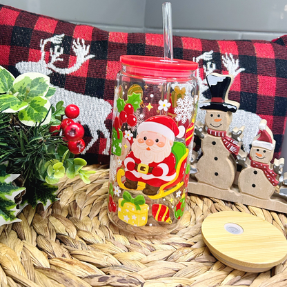 Verre Libbey 16 oz de Noël avec design du Père Noël et décor festif, double impression UVDTF, couvercles rouge acrylique et bambou inclus. Boutik Mains Créatives