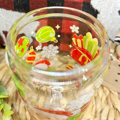Verre Libbey 16 oz de Noël avec design du Père Noël et décor festif, double impression UVDTF, couvercles rouge acrylique et bambou inclus. Boutik Mains Créatives