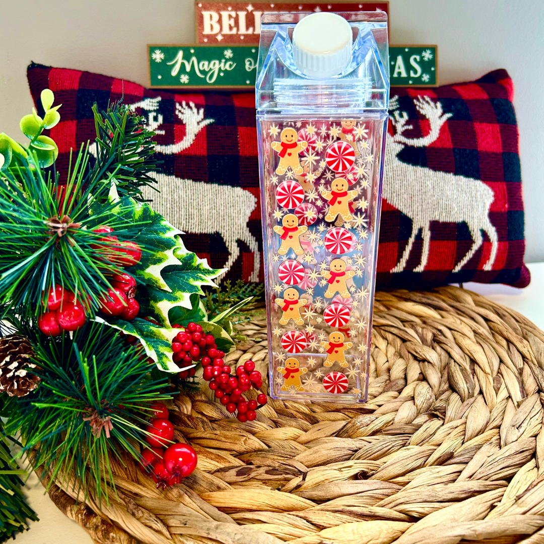 Bouteille transparente style carton de lait de 500 ml avec motifs de bonshommes de pain d'épices, sucres d'orge et décorations de Noël.