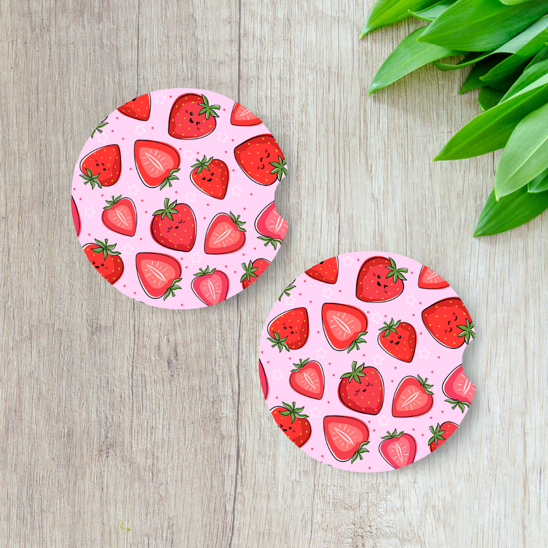 Duo de sous-verres pour voiture avec motif de fraises rouges sur fond rose pastel 