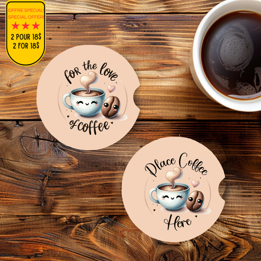 Duo de sous-verres pour voiture avec illustrations de tasses à café et grains de café souriants style Kawaii.