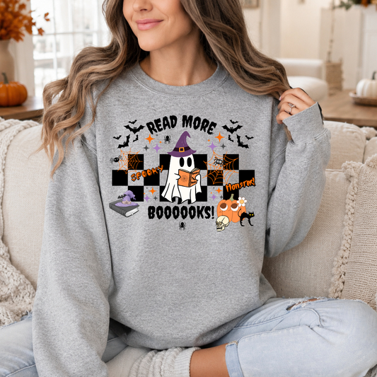 Sweatshirt unisexe orné d'un fantôme de lecture style rétro pour Halloween.