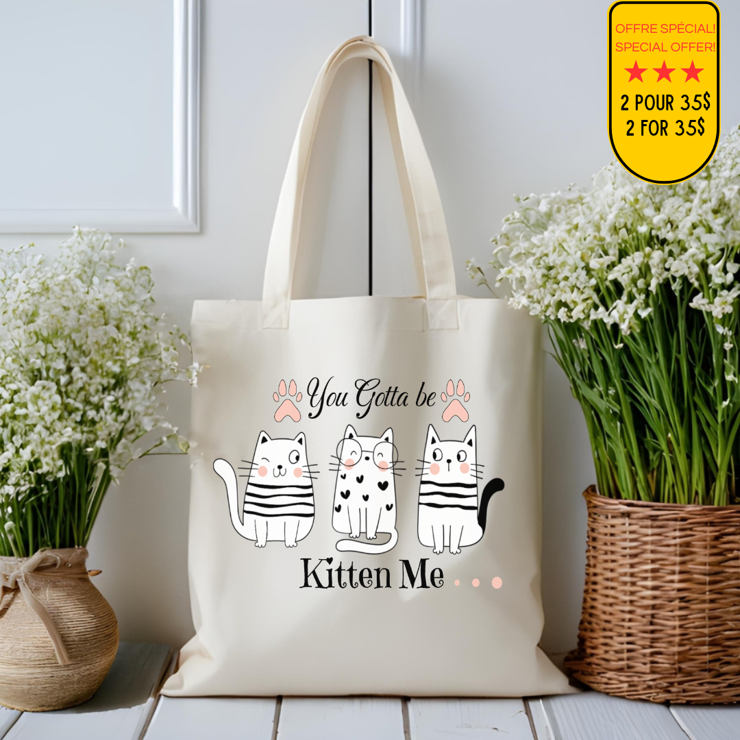 Sac fourre-tout en coton naturel avec une illustration de trois chats de style cartoon et la citation humoristique "You Gotta Be Kitten Me