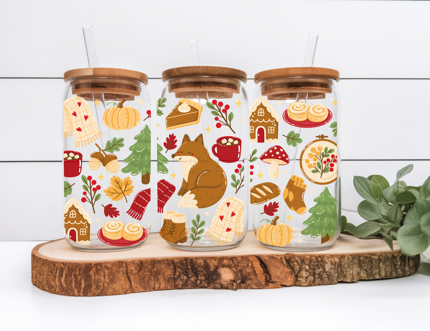 Verre à café glacé Libbey 16 oz avec motifs d'automne : renard espiègle, citrouilles, chocolat chaud et brioches à la cannelle. Design chaleureux style forêt d'automne.
